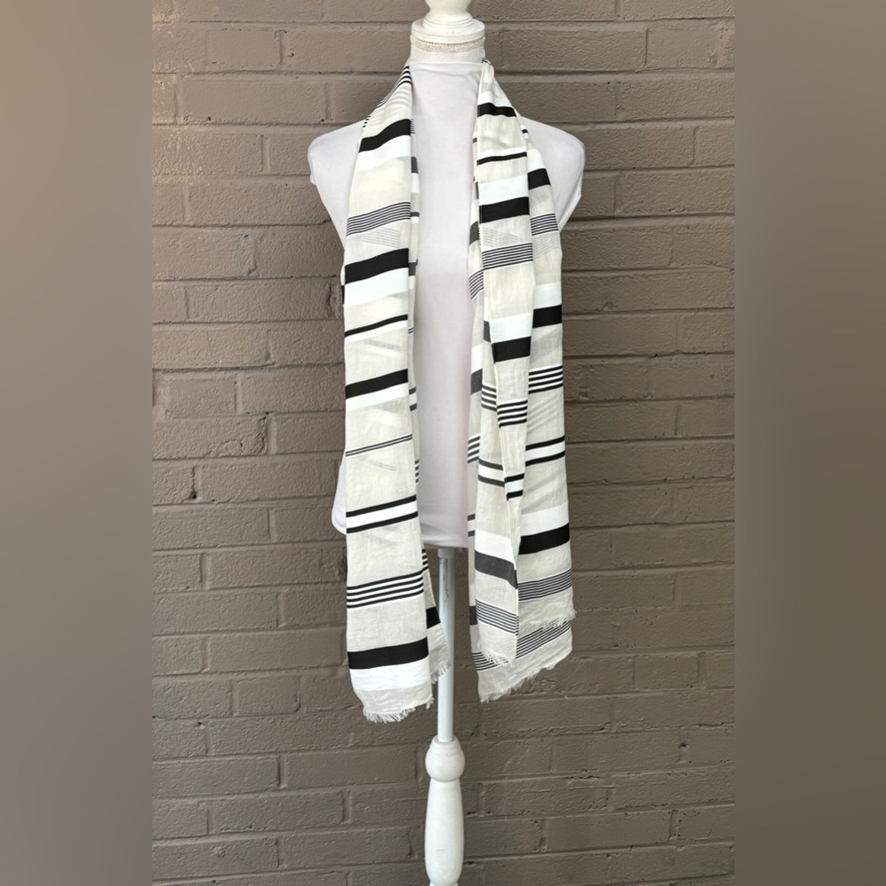 Talbots cotton blend scarf / shawl